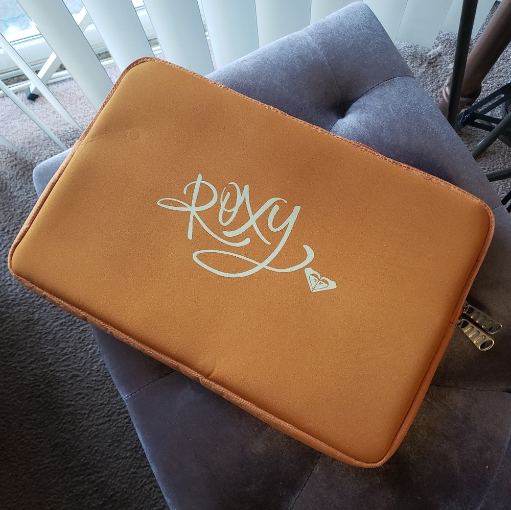 Roxy IPad Tablet eBook laptop Sleeve Case 15 Inches